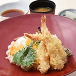 海老の天ぷらとたまご丼