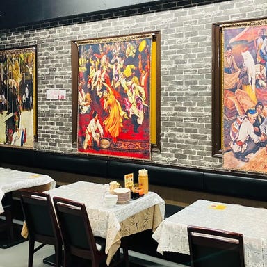 中国西北料理 大新疆(だいしんきょう)_ウイグルの絵が飾られたお洒落な空間◎大人数様のご来店も歓迎!