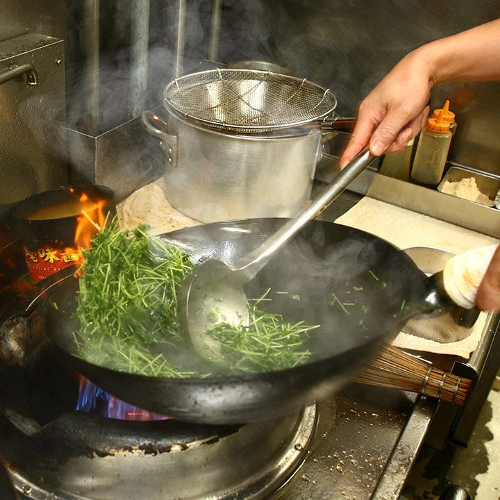 中華料理は火の扱いが命！職人が豪快に腕を振るい作る絶品料理