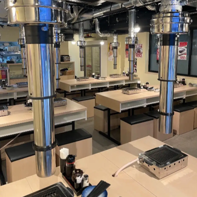 焼肉 神田精肉店 神田東口店_【1階席:33席】テーブル席をベースに普段使いにも◎<2階席もご用意ございます>