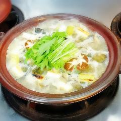 すっぽんの丸鍋です。素晴らしい脂が本当に美味しいです！