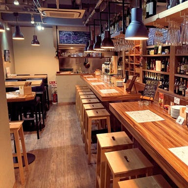 CORONA winebar and dining  店内の画像