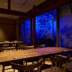 簾仕切りの半個室をご用意しております。