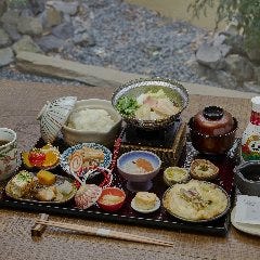 旅先の朝に、旅情をかきたてます。