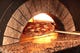 石窯で焼くピザ。ランチタイムは食べ放題でご用意致します。