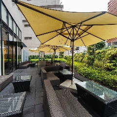 開放的で気持ちの良いテラス席はカフェ利用にもおすすめです