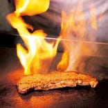 ライブキッチンにて牛肉のステーキの鉄板焼き