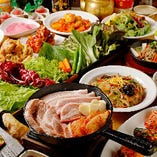 名物サムパセットや自慢の韓国料理が味わえる飲み放題付コース