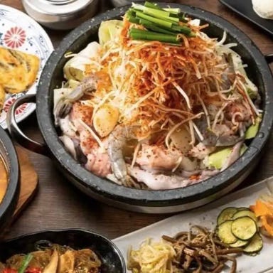 韓国肉料理 石鍋 イニョン 道頓堀店_【120分飲放題付】サムギョプサルやナッコプセ等選べるメイン鍋!クーポンで500円引「ぐるなび限定コース」