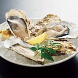濃厚な味わいの殻付き牡蠣や天然穴子、がんすなどの広島の郷土料理も