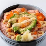 炙りサーモン＆アボカドタルタル丼	Broiled Salmon & Avocado Tartar Bowl