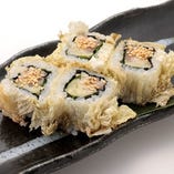 季節の江戸前おぼろ昆布巻き	Seasonal Edo-style Sushi Roll with Thinly Sliced Kelp