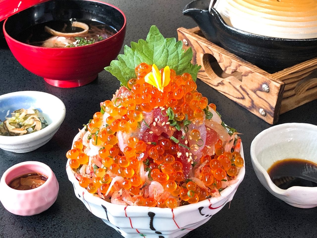 魚屋のまかない丼