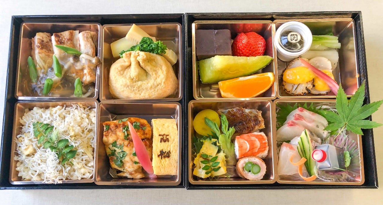 テイクアウト 日本料理 会席料理豪華２段弁当 ご自宅で季節の会席料理を味わう 琥珀 6 480円の詳細 銀座 Sun Mi本店 日本料理香川 銀座 すき焼き ぐるなび