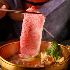 すきやきしゃぶしゃぶは、専門の係の者が丁寧に調理致します。