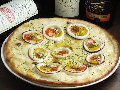 スルメイカとアンチョビーのピッツァ◇850円