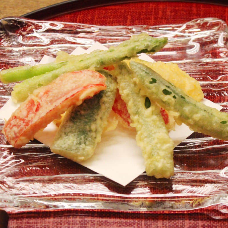 旬野菜の天ぷらは季節を感じられる一品◎
ぜひご堪能ください！