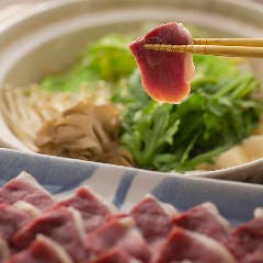 温かいお鍋で新鮮な河内鴨を堪能 単品メニューも豊富な品揃え