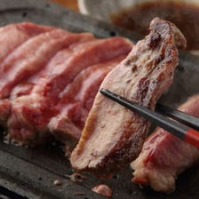 《鉄板焼き》ジューシーなお肉を熱々の鉄板で！