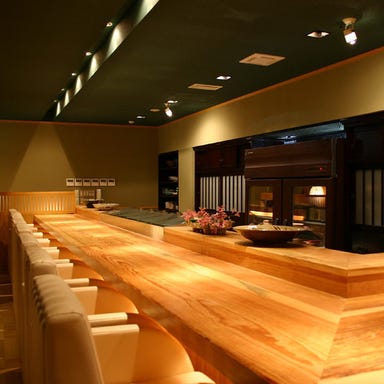 おもろダイニング 山葵_2Fは本格寿司バー&VIP個室