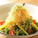 水菜とじゃが芋のパリパリサラダ　～胡麻ドレッシング～