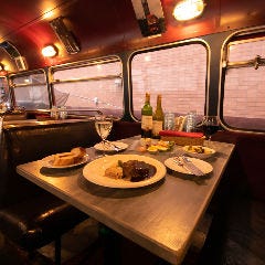 プレミアム貸切×絶品肉料理 ロンドンバス キッチン