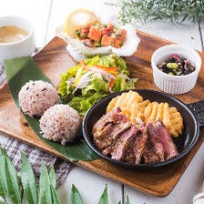 お好きな料理を選んで作る私だけの『ハワイアン コンボプレート』