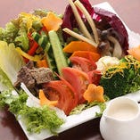 【ヘルシーメニュー】
上質な赤身肉や彩り豊かな野菜メニュー有