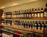 【泡波／波照間】をはじめ沖縄県内全４８酒造元銘柄が揃う。