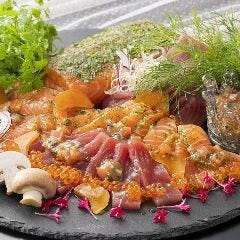 サーモントラウトとマグロのハーブマリネ  フレンチキャビアとカラスミパウダー トリュフ香るソース