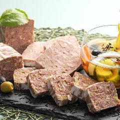 2種のテリーヌとブルーベリー入り野菜のピクルス