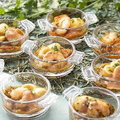 半熟ウズラ卵と小海老のスパイスマリネ