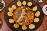 ピリ辛の新鮮魚の鉄鍋煮込み（鉄鍋炖）