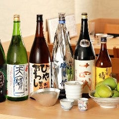 旬の肴と各地の銘酒でほろ酔いのひと時を。