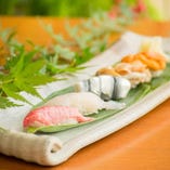 ご希望によって、お食事はお寿司をカウンター席の目の前で。