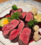 北海道産エゾ鹿肉フィレ肉のロースト赤ワインソース