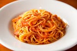 ニンニク、赤唐辛子のトマトスパゲッティ『パッパガッロ風』
Spaghetti al pomodoro