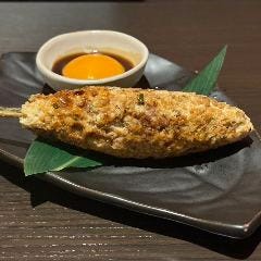 手作りつくねは自慢の美味しさ！ 黄身をトロッと漬けてどうぞ♪