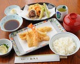 天ぷらをメインにした定食もございます。