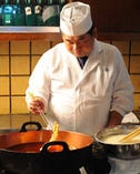 天ぷら一筋40年以上の職人が伝承の技と心で揚げて参ります