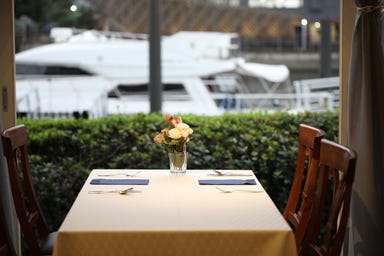 船にも乗れるレストラン キャプテンズワーフ 天王州アイル 店内の画像