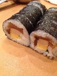 上巻寿司です。穴子と海老の入ったお得で美味しい巻き寿司です！お土産に最適です。