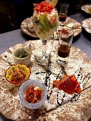 大皿に盛り込まれた野菜オードブルは女性の心をワクワクさせるね