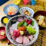 海鮮丼は美味しい