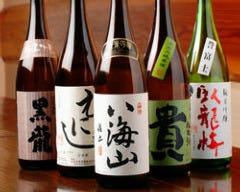 日本酒は、全国から辛口系の日本酒を取り揃えております。