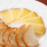 チーズ セミハードタイプ（コンテドモンターニュ18ヶ月以上熟成）