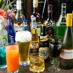 ダーツを楽しみながらカクテルなど約40種のドリンクもどうぞ♪