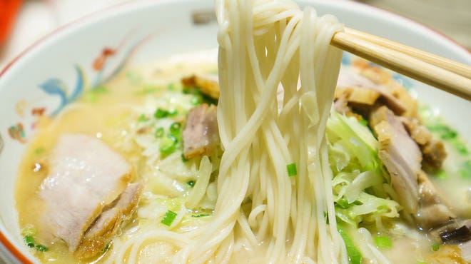 鹿児島市内で鹿児島ラーメンを食べられる『こむらさき』の画像