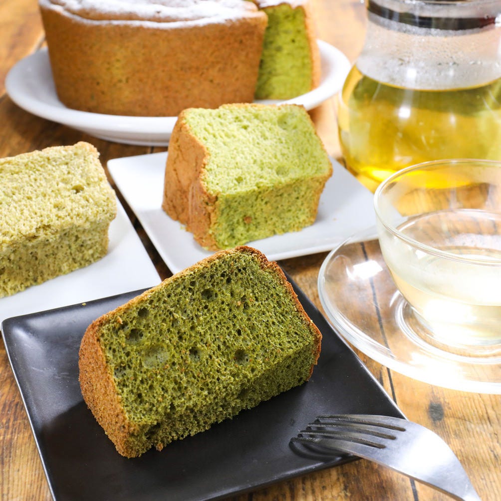 池袋のおすすめカフェ『サクラカフェ&レストラン 池袋』の「野草のシフォンケーキ&野草茶セット」
