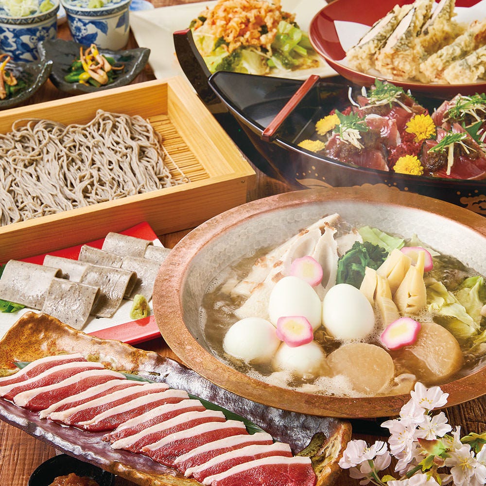 春の旬菜コースは旬の刺身、鍋、蕎麦屋の天ぷらが味わえます。
